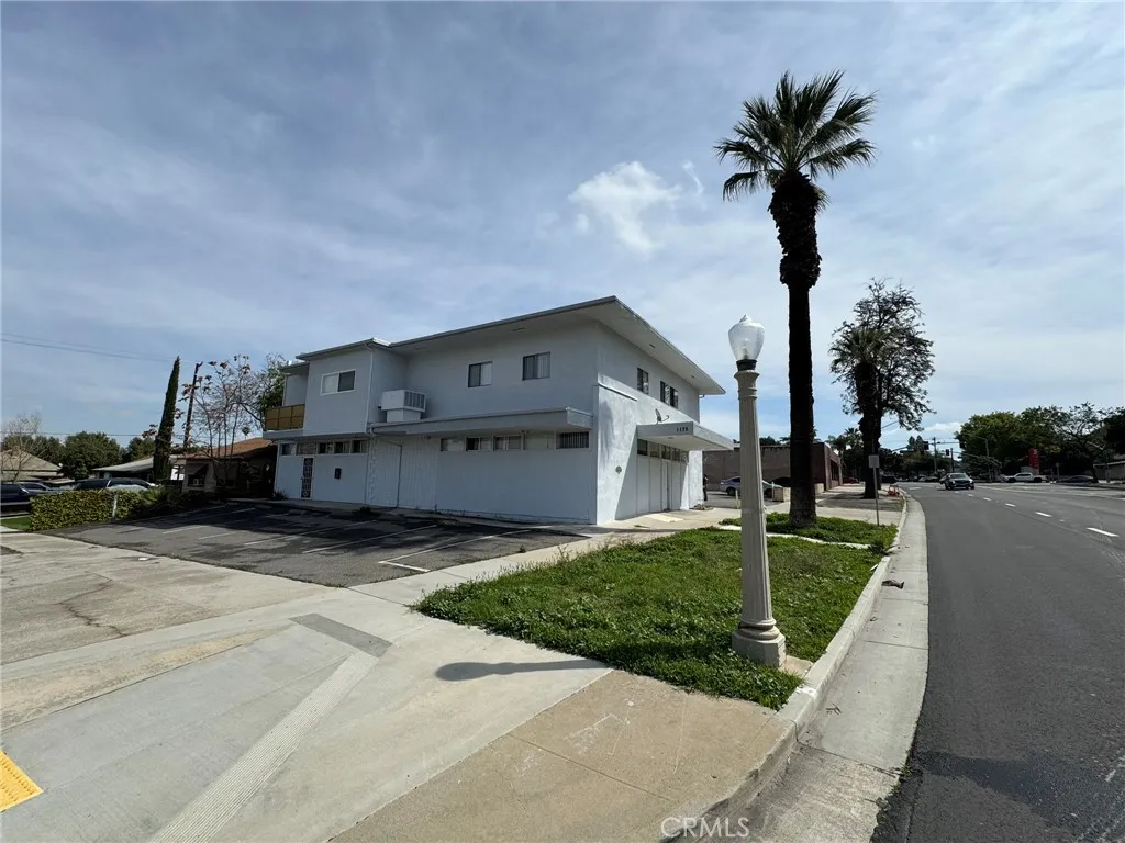 1185 W Grand, Corona, California 92882 home-pic-2