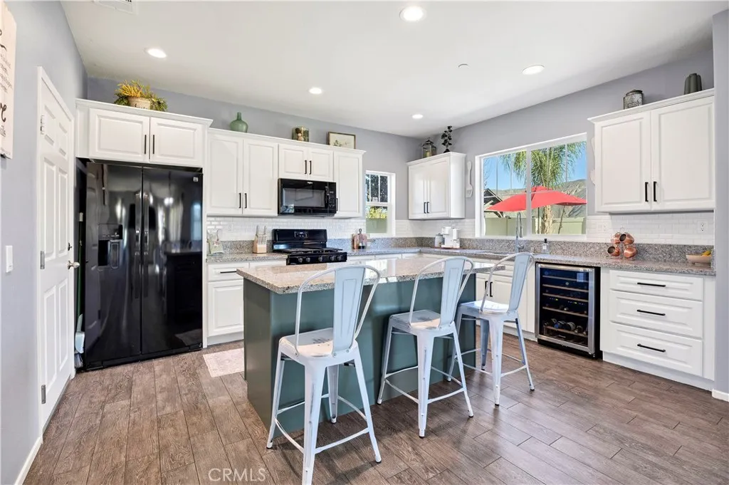 1665 Vibrant Gln, San Jacinto, California 92582 home-pic-4