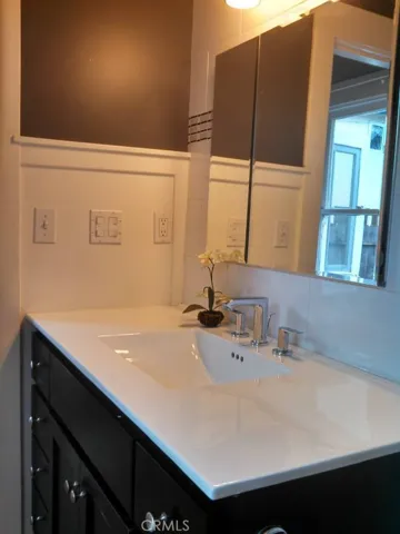 Bathroom sink