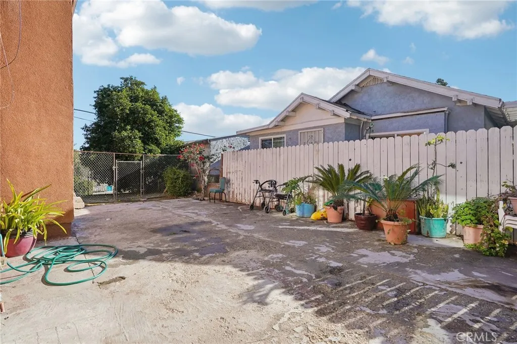 1046 N Bonnie Beach Place, Los Angeles, California 90063 home-pic-8