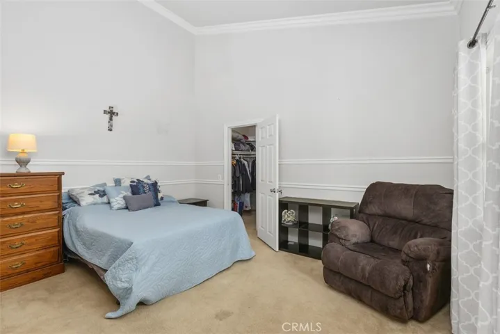 Secondary bedroom with walk in closet!!