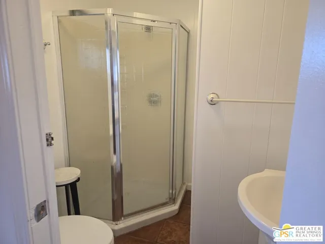 Large Stall Shower