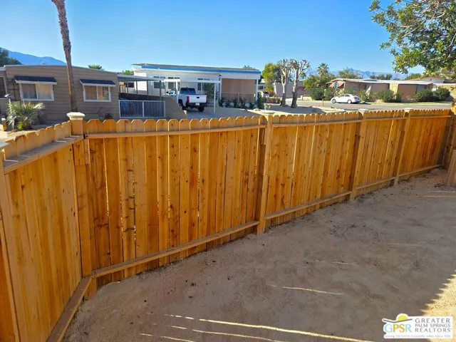 Newly Installed Cedar Wood Fen