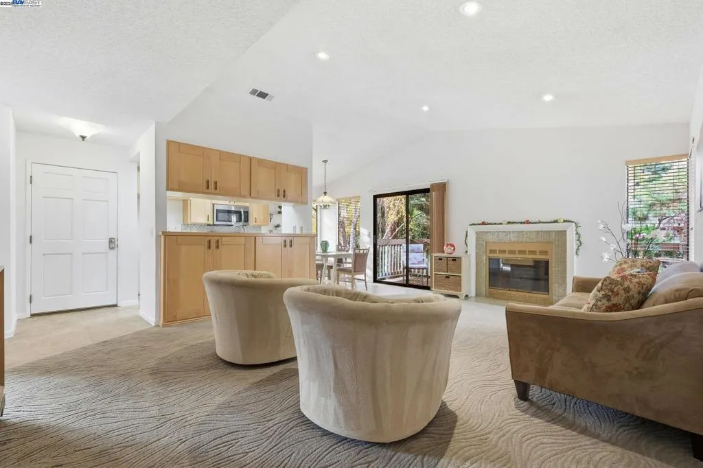 976 Huntington Ter, Fremont, California 94536 home-pic-0