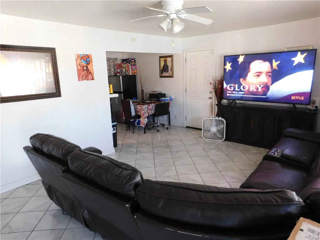 1000 N Mountain View, San Bernardino, California 92410 home-pic-9
