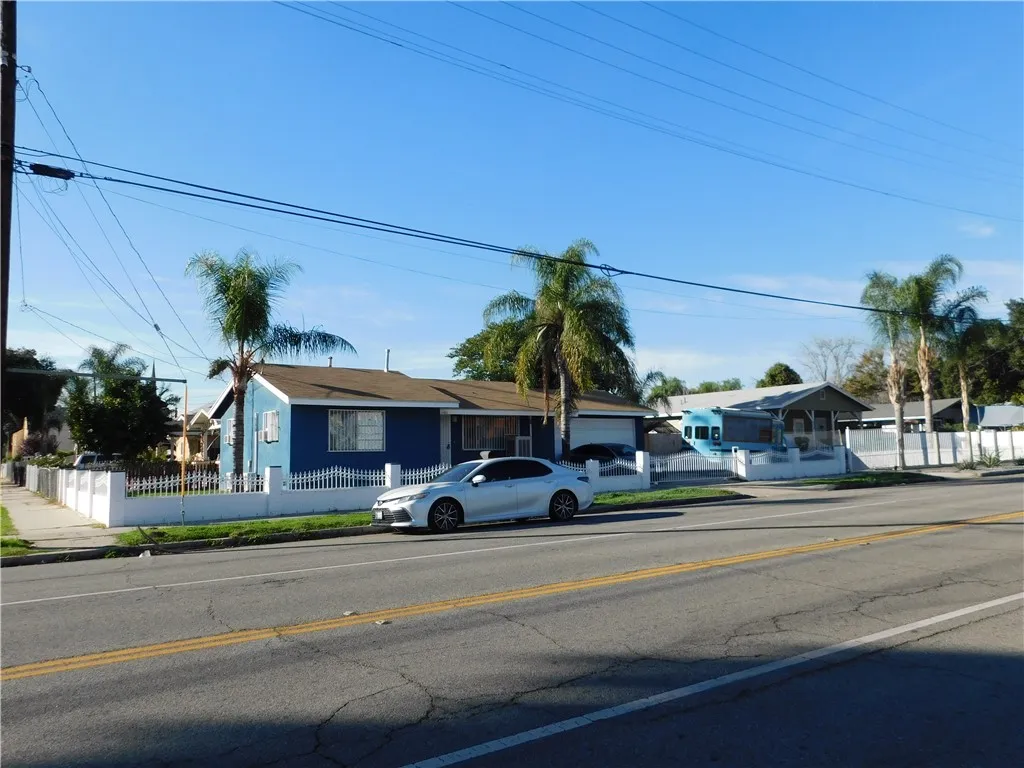 1000 N Mountain View, San Bernardino, California 92410 home-pic-3