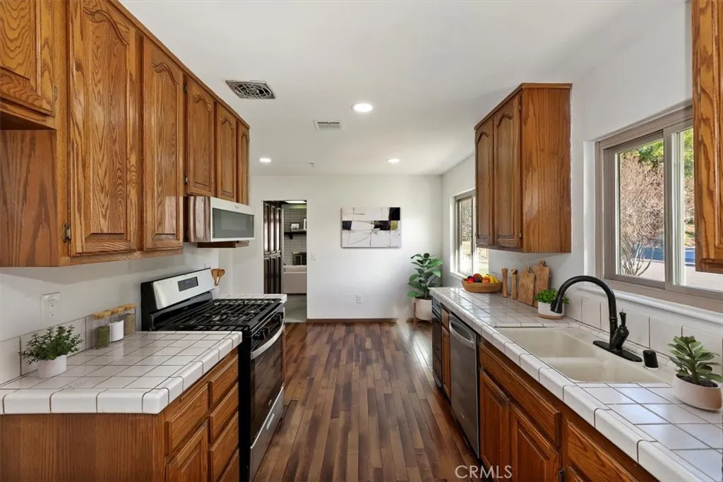 7150 Clydesdale, Highland, California 92346 home-pic-25