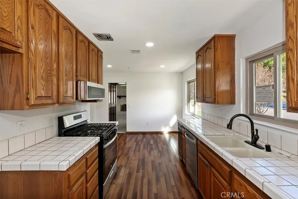 7150 Clydesdale, Highland, California 92346 home-pic-24
