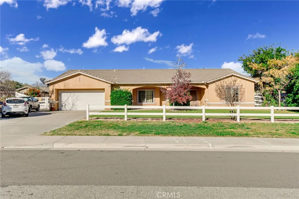 1075 Charles Street, Banning, California 92220 home-pic-1