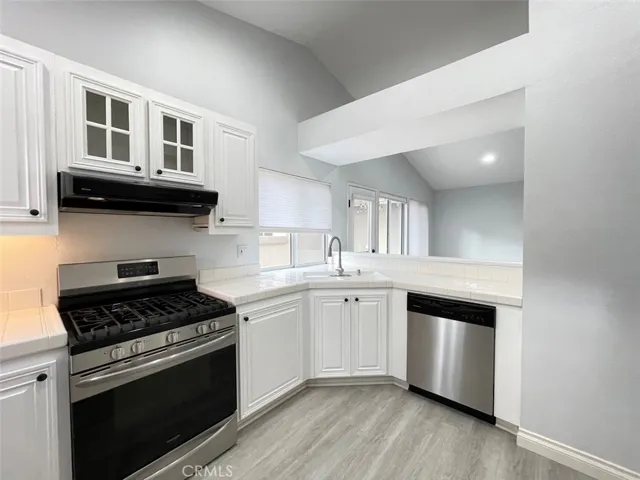 SPACIOUS KITCHEN
