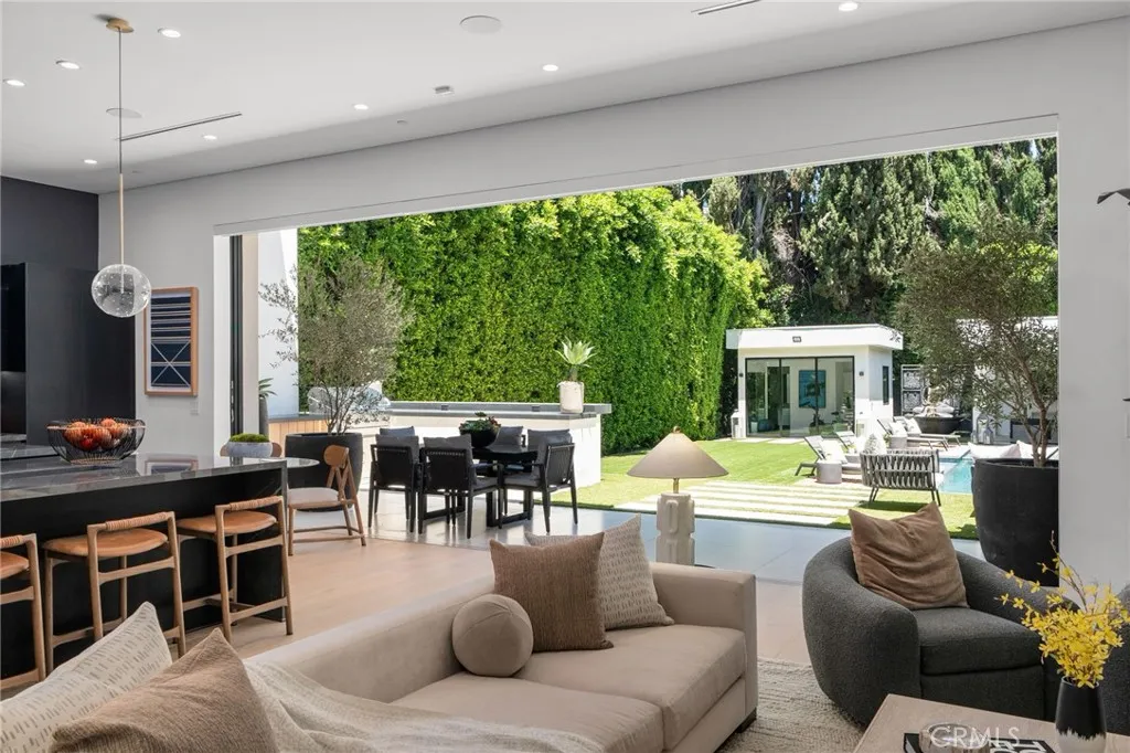 15231 Greenleaf Street, Sherman Oaks, California 91403 home-pic-14