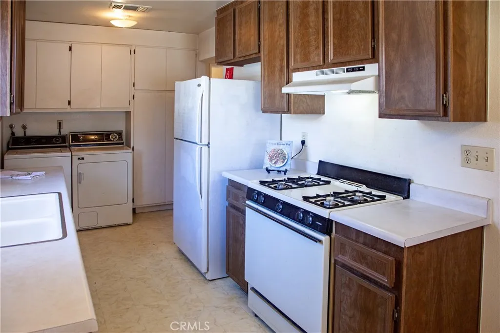 424 Tierra Baja Way, Hemet, California 92545 home-pic-3