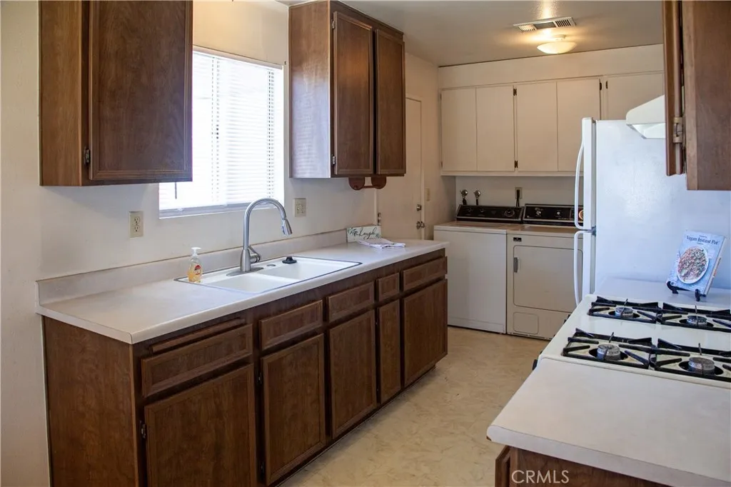 424 Tierra Baja Way, Hemet, California 92545 home-pic-6