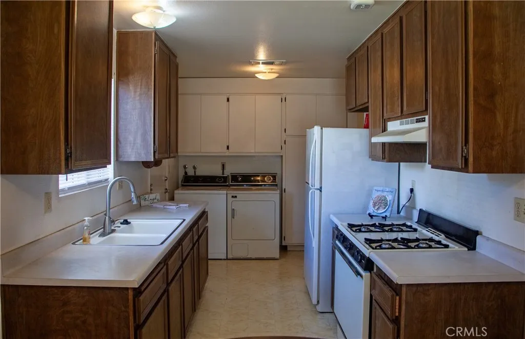424 Tierra Baja Way, Hemet, California 92545 home-pic-7