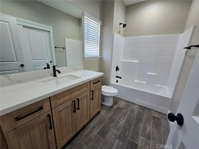 Jr. suite bathroom/closet