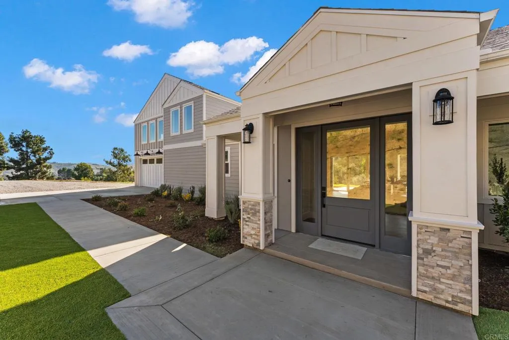 2747 Via Del Robles, Fallbrook, California 92028 home-pic-2