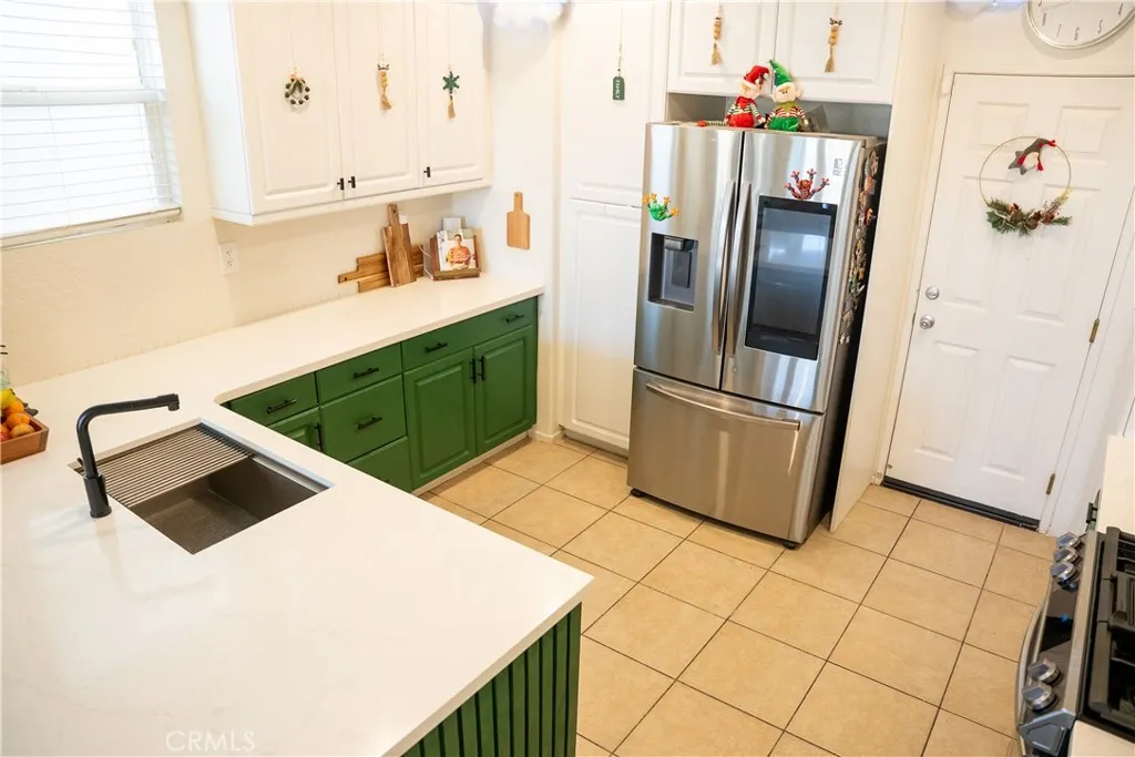 8770 Redondo Avenue, Hesperia, California 92344 home-pic-12