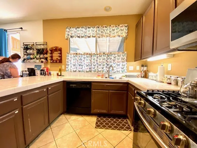 16883 Hazeltine Court, Fontana, California 92336