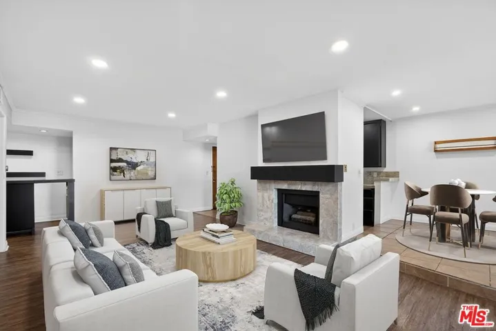 12940 Riverside Drive 101, Sherman Oaks, California 91423