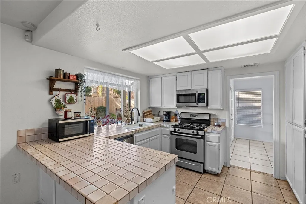 2611 Jeffery Circle, Hemet, California 92545 home-pic-7