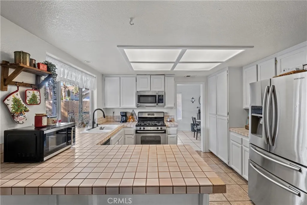 2611 Jeffery Circle, Hemet, California 92545 home-pic-12