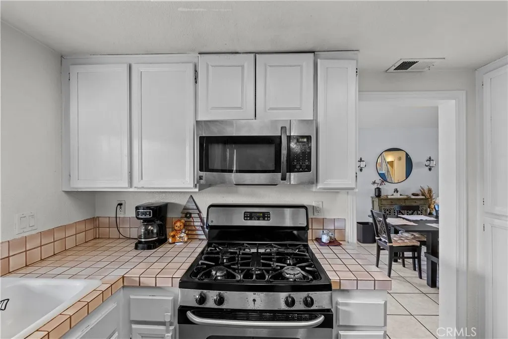 2611 Jeffery Circle, Hemet, California 92545 home-pic-8