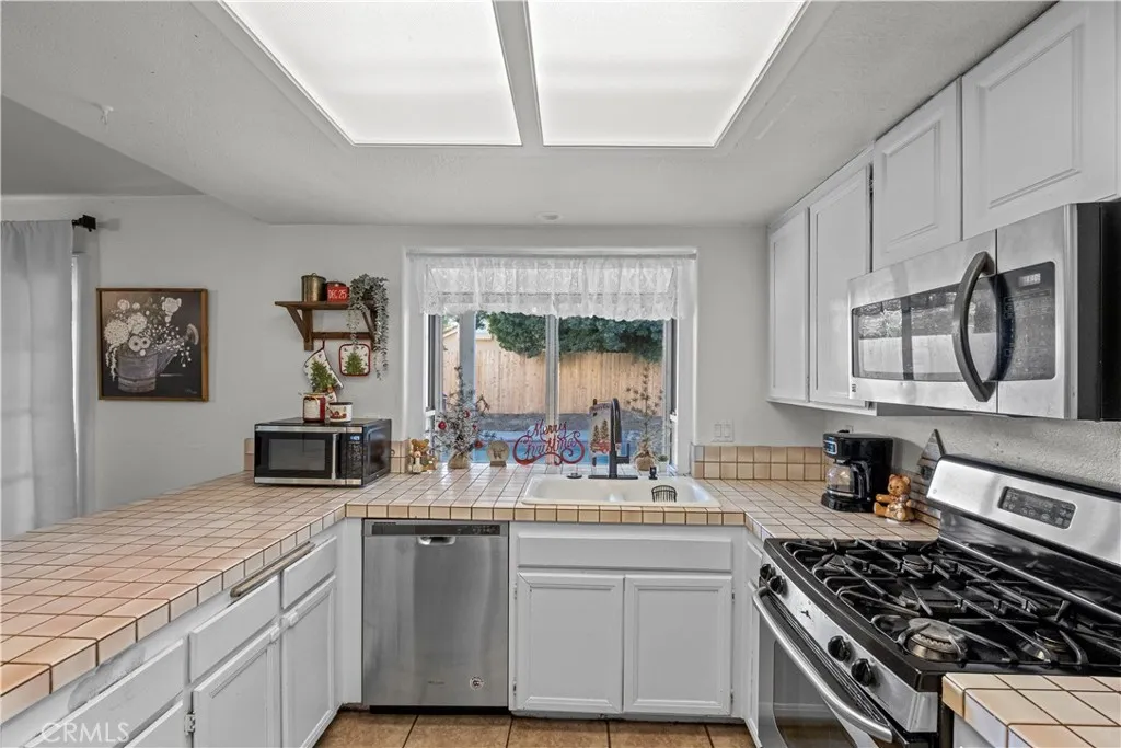 2611 Jeffery Circle, Hemet, California 92545 home-pic-9