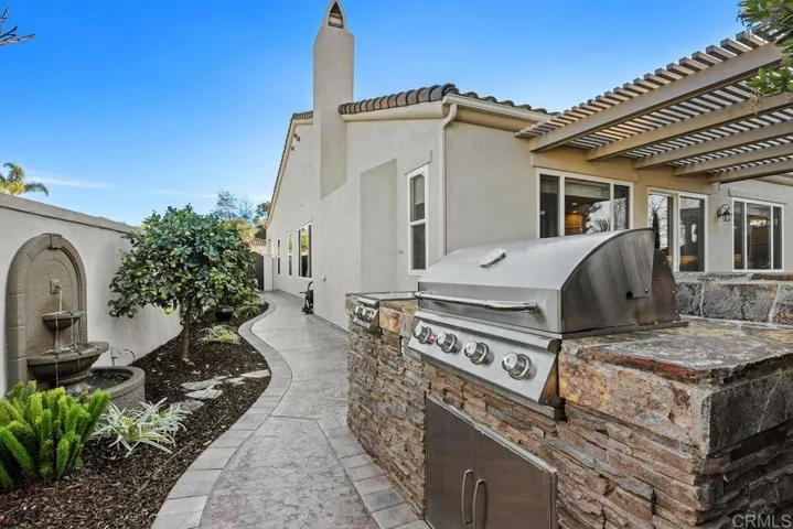 Newer BBQ with 2 burner cooktop