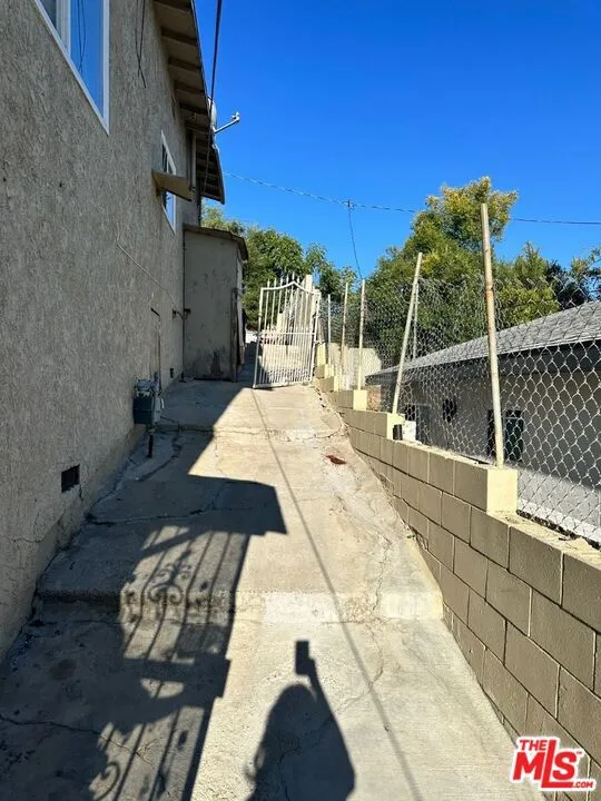 954 Geraghty Avenue, Los Angeles, California 90063 home-pic-14