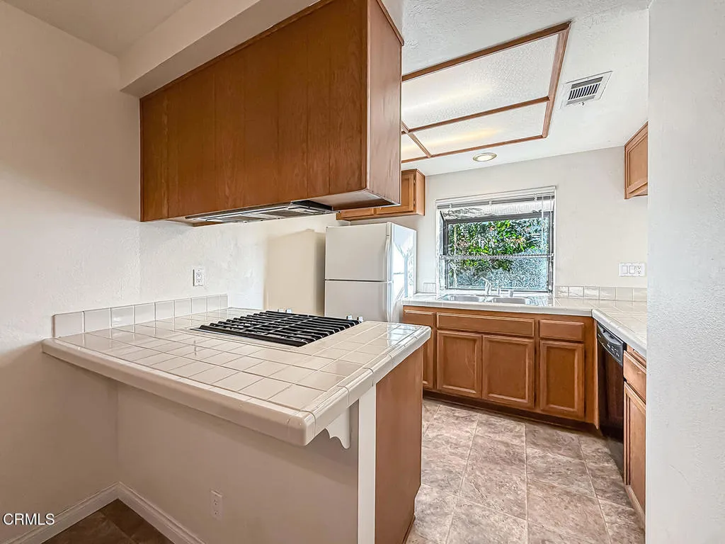 5738 Skyview Way F, Agoura Hills, California 91301 home-pic-6