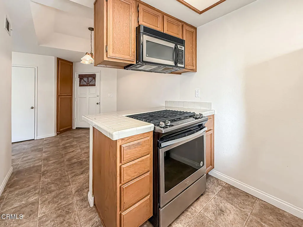 5738 Skyview Way F, Agoura Hills, California 91301 home-pic-8