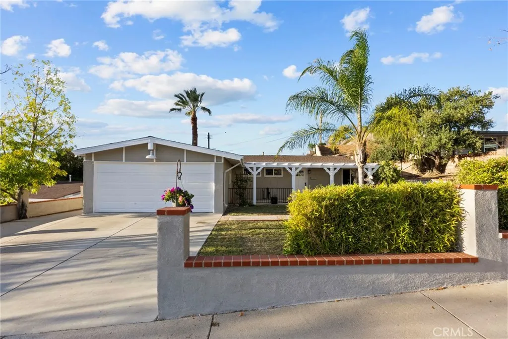 18851 Delight, Canyon Country, California 91351 home-pic-1