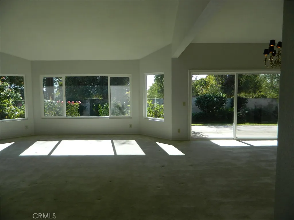 888 Via Maria, Upland, California 91784 home-pic-5