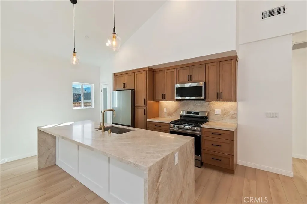 304 San Anselmo, Big Bear City, California 92314 home-pic-15