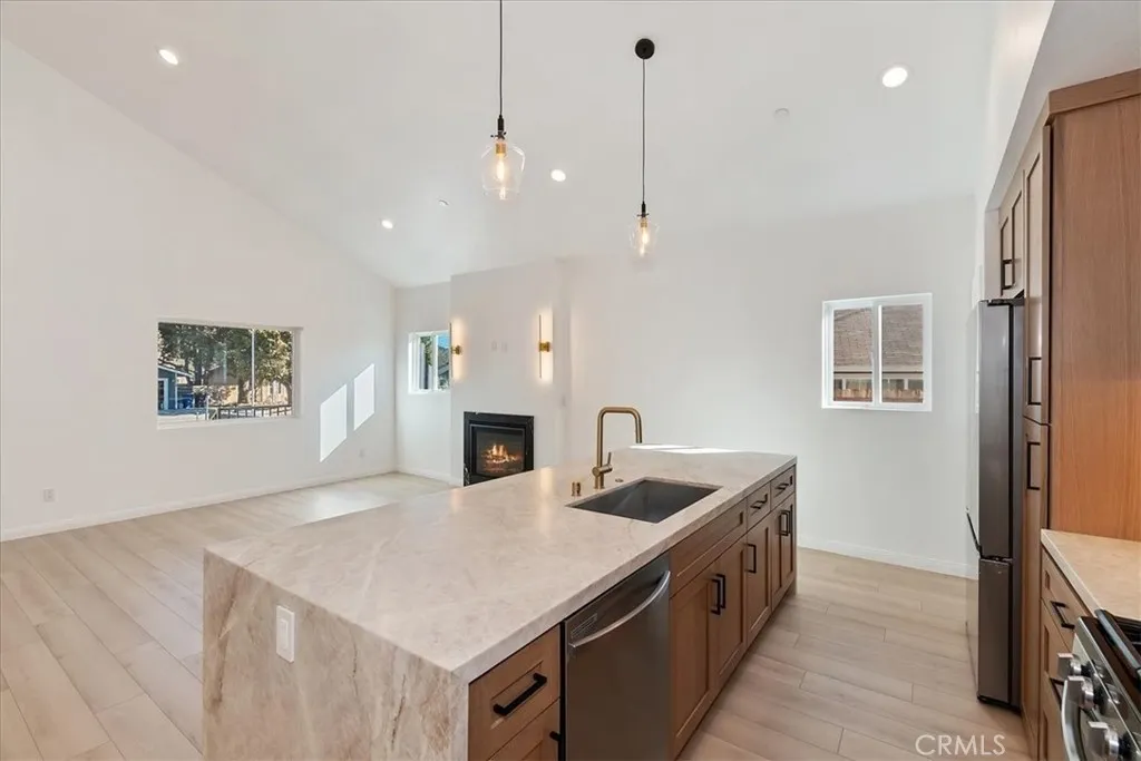 304 San Anselmo, Big Bear City, California 92314 home-pic-16