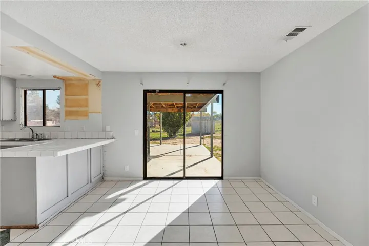 15807 Sitting Bull, Victorville, California 92395