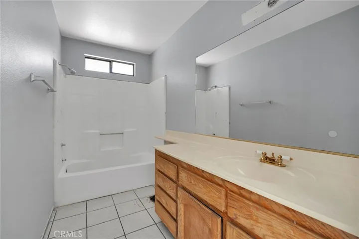 15807 Sitting Bull, Victorville, California 92395