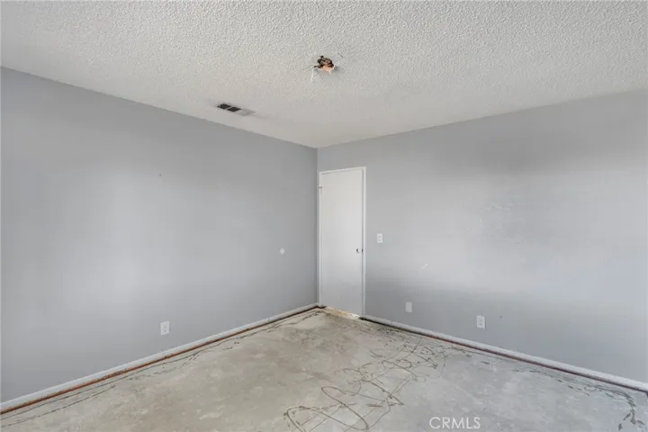 15807 Sitting Bull, Victorville, California 92395