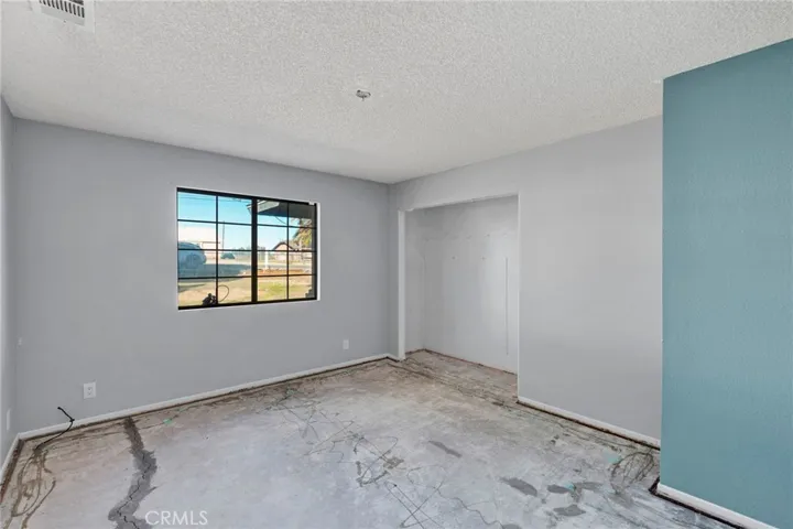 15807 Sitting Bull, Victorville, California 92395
