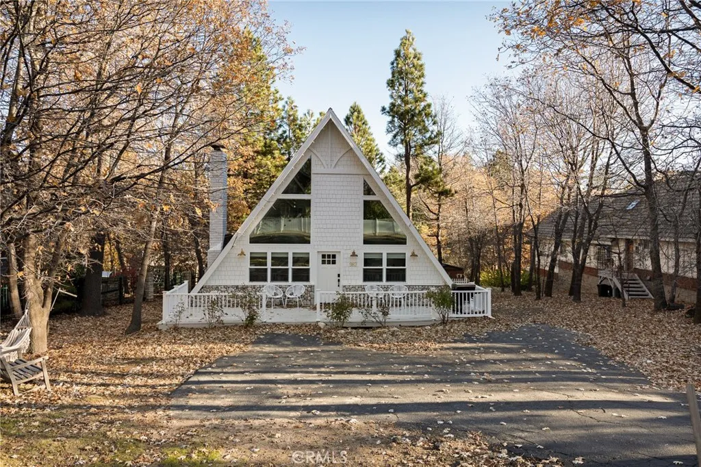 987 Tirol Lane, Lake Arrowhead, California 92352 home-pic-1