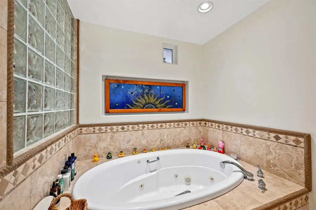 7215 Daffodil Pl, Carlsbad, California 92011 home-pic-25