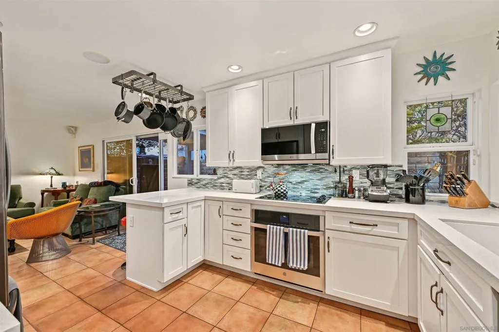 7215 Daffodil Pl, Carlsbad, California 92011 home-pic-16