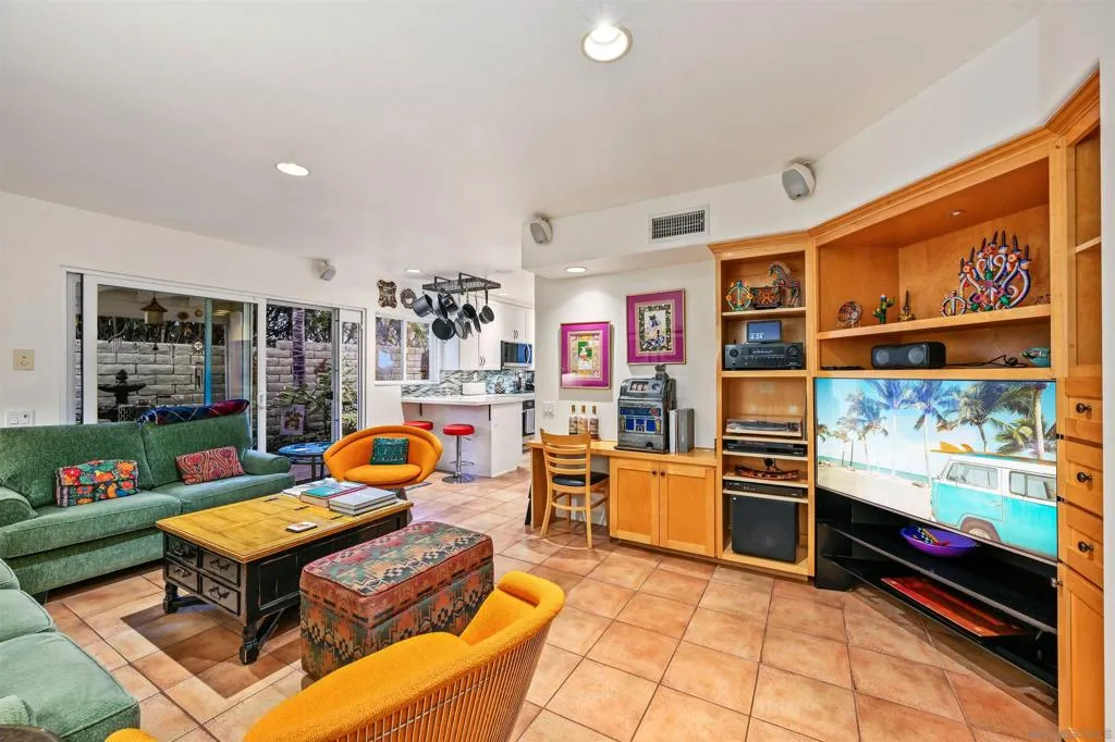 7215 Daffodil Pl, Carlsbad, California 92011 home-pic-12