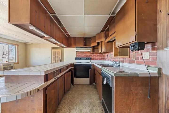 12-Kitchen