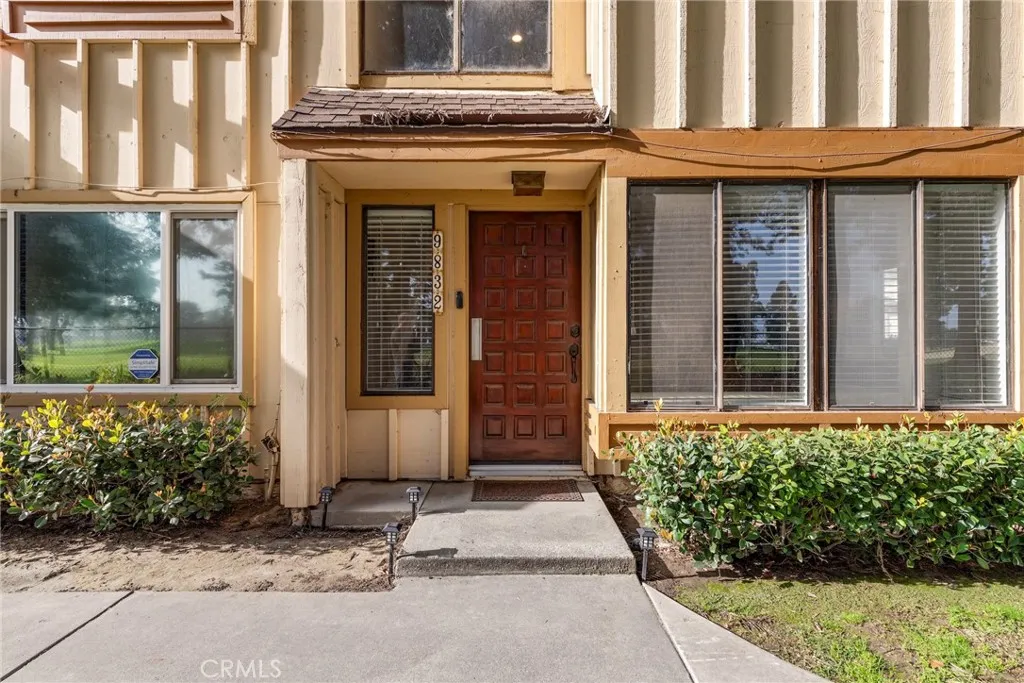 9832 Karmont Avenue, South Gate, California 90280 home-pic-1