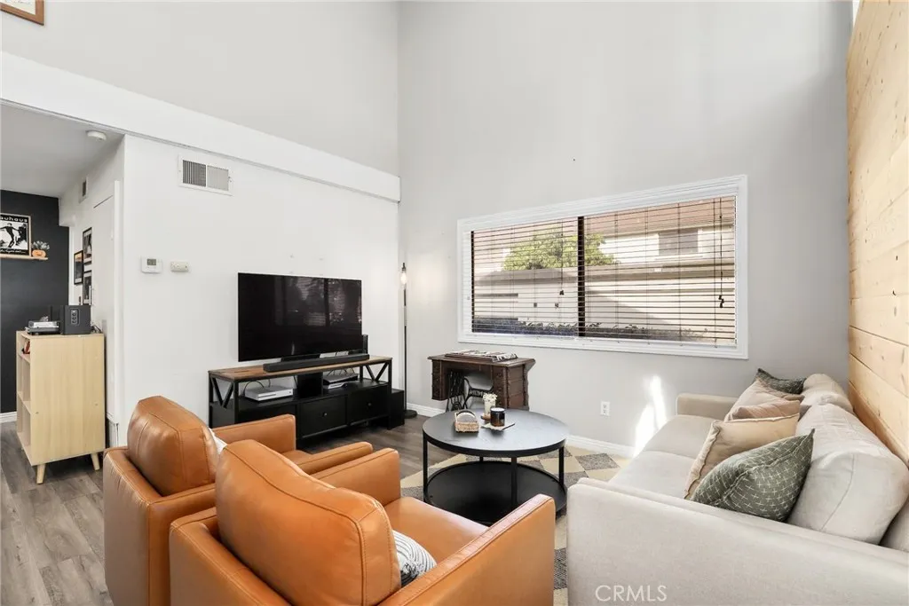 9832 Karmont Avenue, South Gate, California 90280 home-pic-6