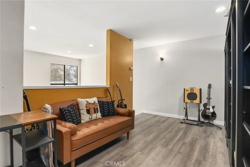 9832 Karmont Avenue, South Gate, California 90280 home-pic-17