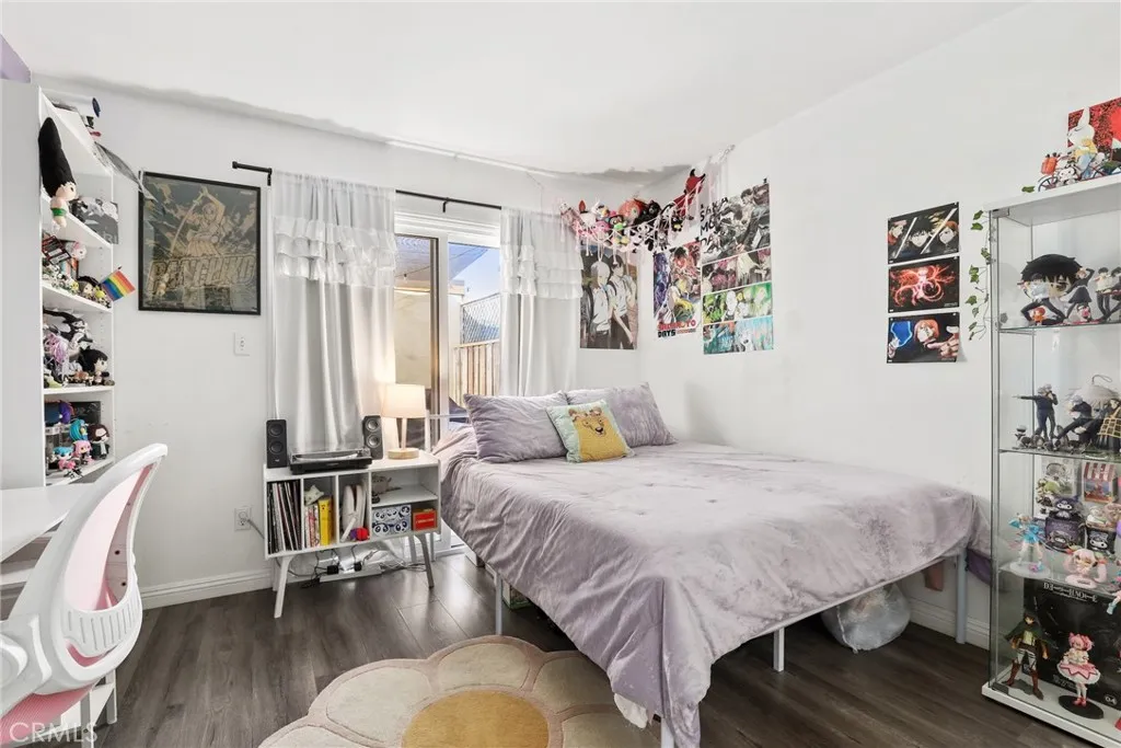 9832 Karmont Avenue, South Gate, California 90280 home-pic-12
