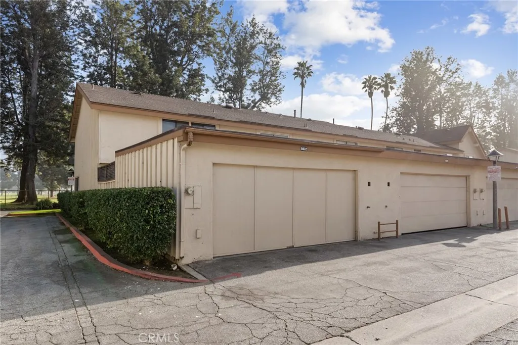 9832 Karmont Avenue, South Gate, California 90280 home-pic-25