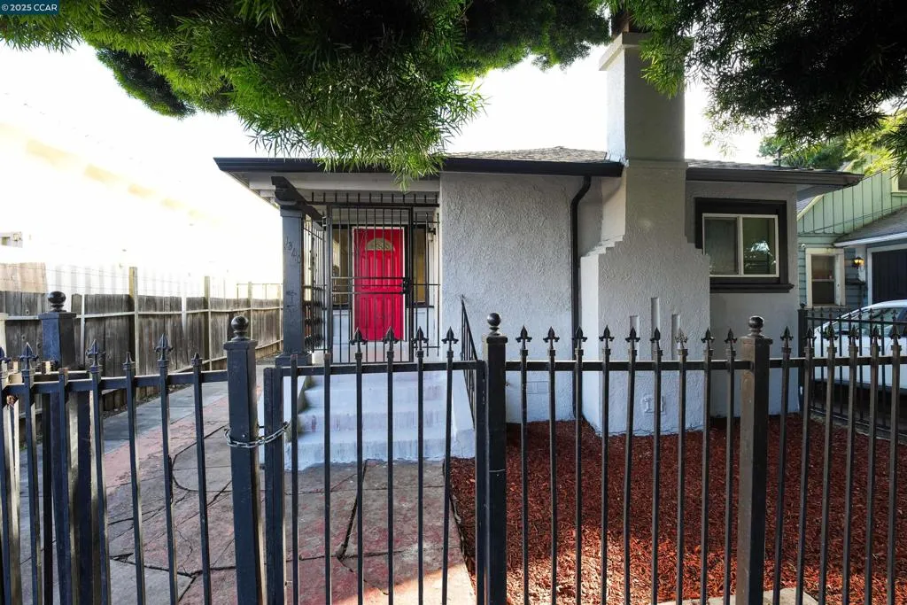 1360 99th Ave, Oakland, California 94603 home-pic-1